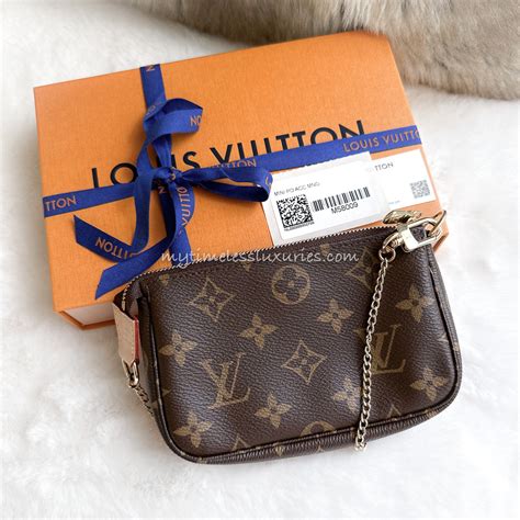 louis vuitton mini pochette bijenkorf|louis vuitton football club.